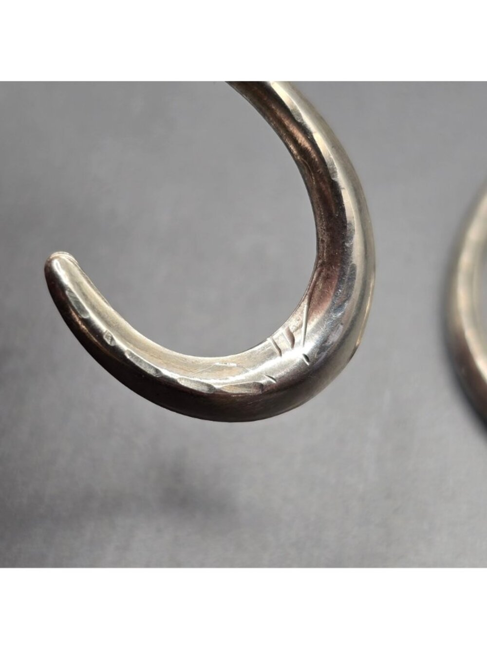 Vintage Sterling Silver Etched J Hoop Earrings Puffy Tapered Dangle 1.25" - Picture 11 of 11
